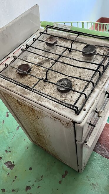 продаю морозильник б у: Газ плита рабочая полностью только старая