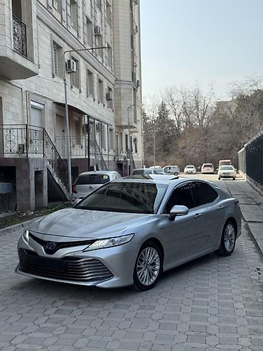 Toyota: Toyota Camry: 2018 г., 2.5 л, Вариатор, Гибрид, Седан — 2