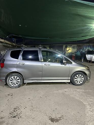 четырка цена: Honda Fit: 2004 г., 1.3 л, Автомат, Бензин, Хэтчбэк — 2