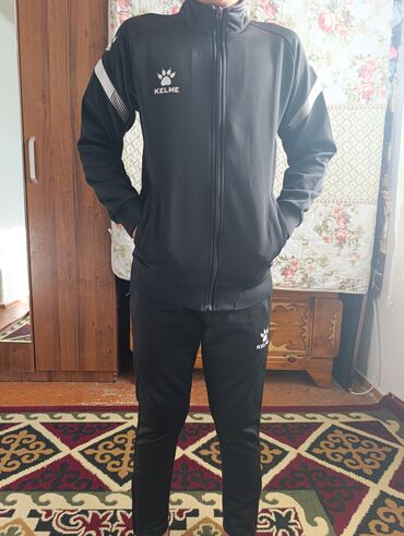 рубашка женская размер м: Спортивный костюм унисекс от Kelme, выполненный в черном цвете