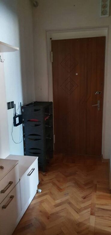 Uzunmüddətli kirayə mənzillər: 5 mərtəbəli daş binada (köhnə tikili) mənzil icarə verilir. H.Cavid — 17