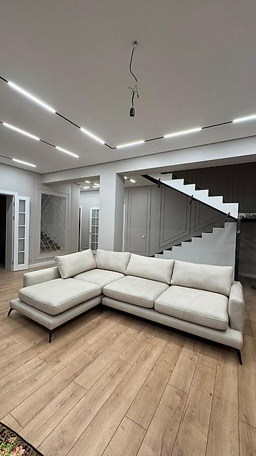 Угловые диваны: Угловой диван, C подушками — 1