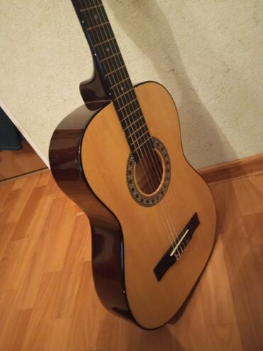 yamaha гитара: Акустическая гитара в идеальном состояниипочти не пользовался.Отдам
