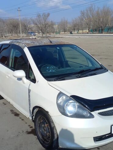 полка на фит: Honda Fit: 2001 г., 1.3 л, Автомат, Бензин