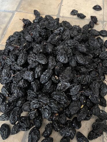 Сухофрукты, орехи, снеки: Продаю чернослив Аксы, чистый, хорошо высушенный,есть 10 тонн вотсап +