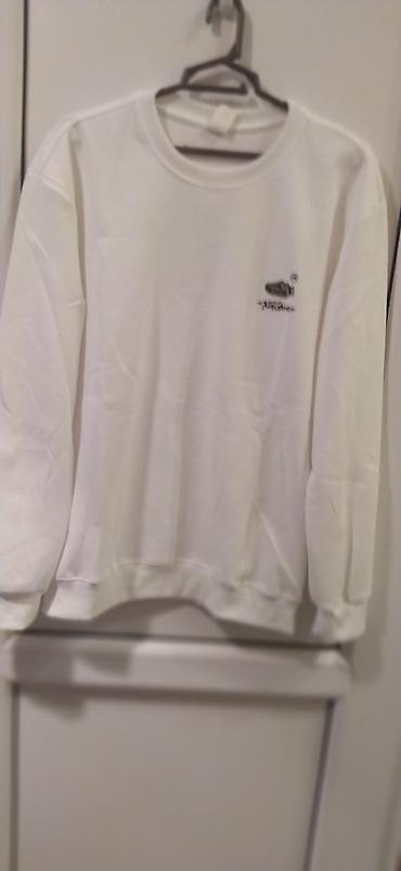 Kişi geyimləri: Unisex sweatshirt – iki rəngdə - Rənglər: ağ (ön hissədə kiçik — 1