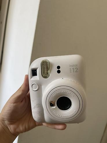 digital camera: Fujifilm Instax Mini 12 — мгновенная камера белого цвета. Основные — 1