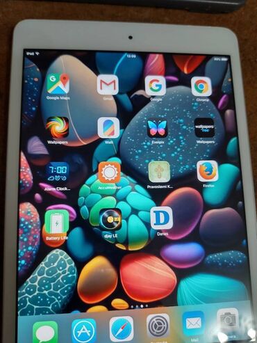 Tableti: APPLE iPad MINI = WiFi = iCloud FREE = 7.9 Baterija jako dobro drzi — 4