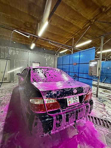 Другие автомобили: Седан бизнес‑класса темно-синего цвета. Просторный салон с мягкой — 9