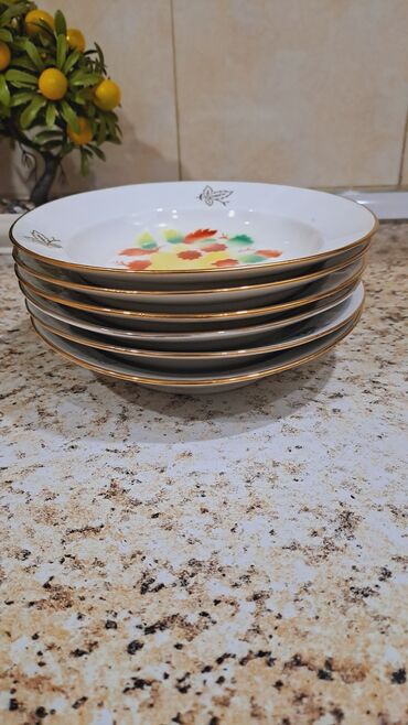 ваза стеклянная прозрачная высокая без узора: Qedimi
6 eded 35 azn at lalafo.az ваза стеклянная прозрачная высокая без узора: Qedimi
6 eded 35 azn