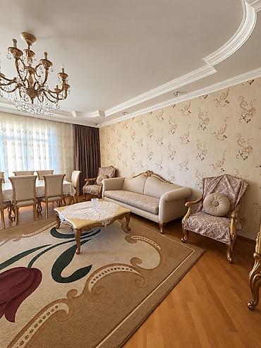 kunc ref: Klassik üslubda qonaq otağı mebel dəsti Tərkibi: - Böyük güzgülü — 2