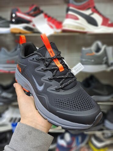 обувь 43 размер: Nike
Размер 40.41.42.43.44 
Цена 2500