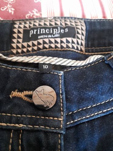 Qadın şalvarları: Müxtəlif markaların şalvarları. Birin qiyməti 10 man. Брюки различныx — 5