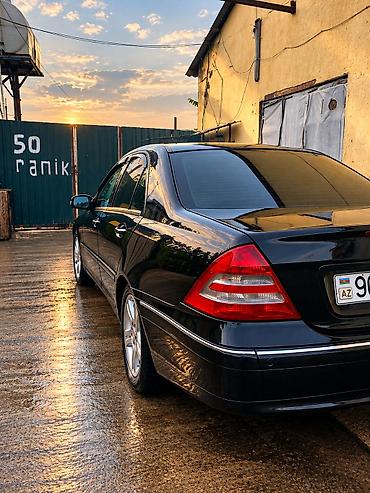 salon 06: Mercedes-Benz C-Class: 2.2 l | 2002 il Sedan — 5