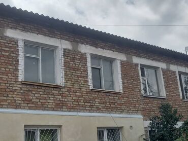 продаю дом под бизнес кызыл аскер бишкеке: Дом, 73 м², 4 комнаты, Собственник, Старый ремонт