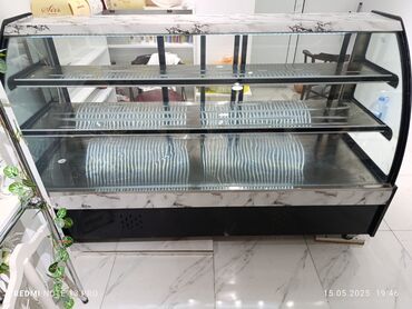Paketləmə aparatları: Vitrin soyuducu 650m satilir. Mağazaya boyuk oldu deye satiriq