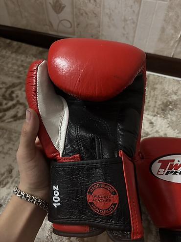 Перчатки: Набор экипировки для бокса/кикбоксинга Состав: - Боксерские кроссовки — 13