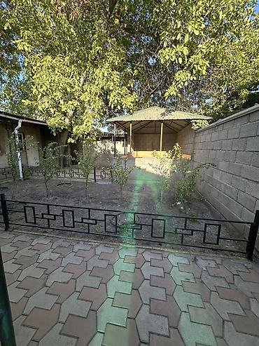 Үйлөрдү сатуу: 4 бөлмө, 80 м², 4 соток, Бишкек, Баят/Азиз базары Кыймылсыз мүлк агенттиги — 3