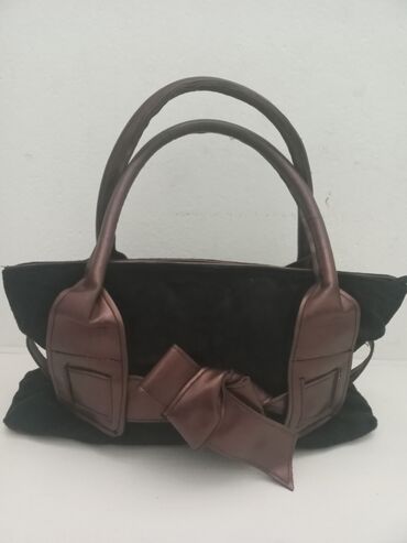 Handbags: Zenska tašna kao nova slabo korišćena 
600 din 
Tel