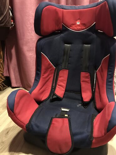 кресло детское автомобильное: Автокресло, цвет - Красный, Б/у