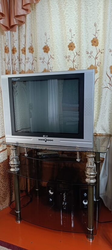 колонка сони: Кинескопный телевизор LG серебристого цвета, оснащенный кнопками