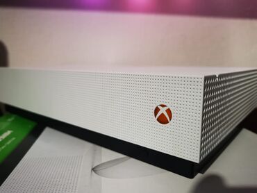 xbox 360 new: Консоль Xbox One S В отличном состоянии, была привезена с Германии