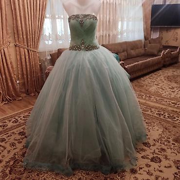 geyimlər donlar: Zümrüd yaşıl rəngdə zərif balo/nişan geyimi - Model: strapless (çiyin — 3