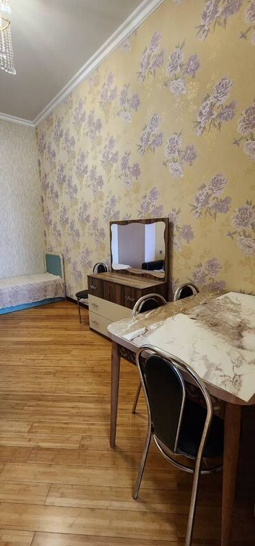 Uzunmüddətli kirayə mənzillər: 28 May metrosunun düz çıxışı, Dəmiryol vağzalının qarşısında, köhnə — 6