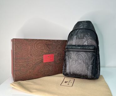 сумка тактическая: Рюкзак Etro с монограммой и узором пейсли. Этот однолямочный рюкзак в