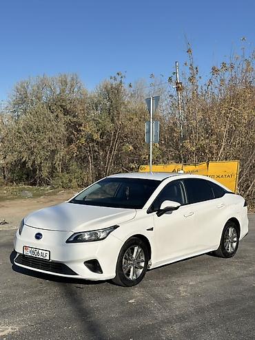 айнек стекло: GAC Aion S — электрический седан белого цвета. SOH 91 Запас хода с — 4
