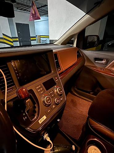 аренда toyota sienna: Toyota Sienna: 2018 г., 3.5 л, Автомат, Бензин, Минивэн — 7