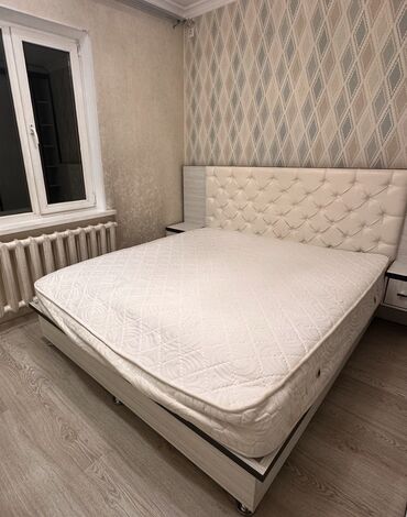 кровать двухместные: Двуспальная кровать, Б/у, С матрасом, длина - 200 см