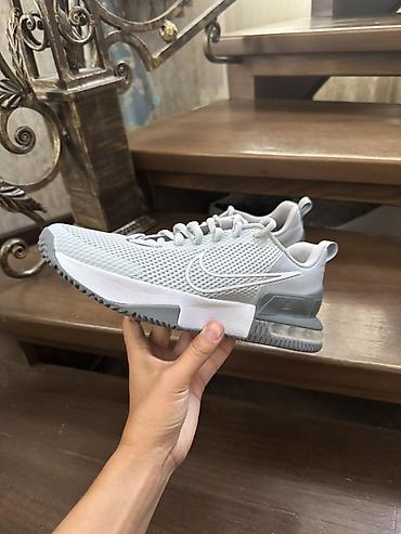 Эркектердин кроссовкасы, 42, Nike, Жаңы, түсү - Боз, Өзү алып кетүү lalafo.kg да — 3 Эркектердин кроссовкасы, 42, Nike, Жаңы, түсү - Боз, Өзү алып кетүү — 3