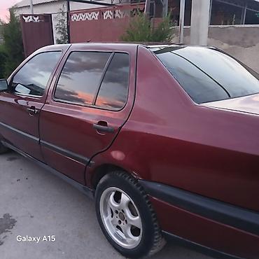 салон машины: Volkswagen Vento: 1992 г., Механика, Седан — 6