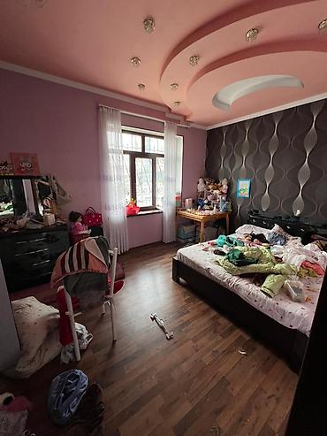 Продажа коттеджей и домов: 🏡 Продаётся: 2-этажный особняк с подвалом — 400 м² 📍 Локация: Бишкек — 17