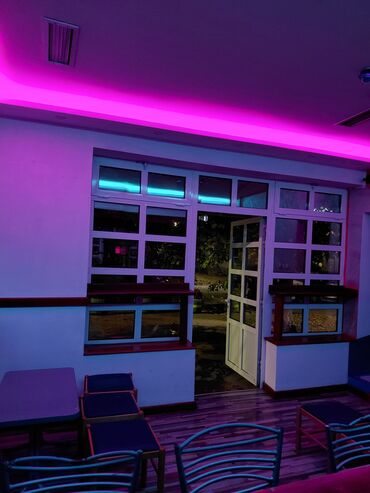 Restorani, kafići: Izdaje se kompletno opremljen ugostiteljski lokal sa šankom i — 1