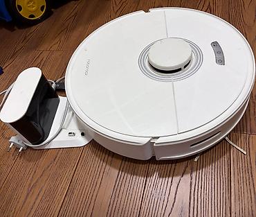 Roborock q7 max . Islemir. Uzerinde yeni ve islenmis aksesuarlari