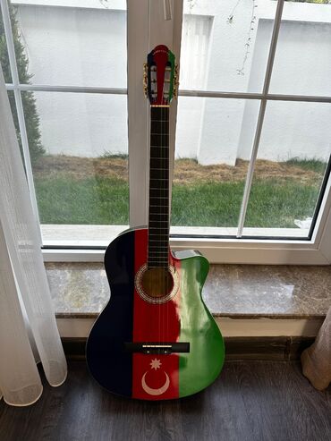 Akkordeonlar: Klassik gitara