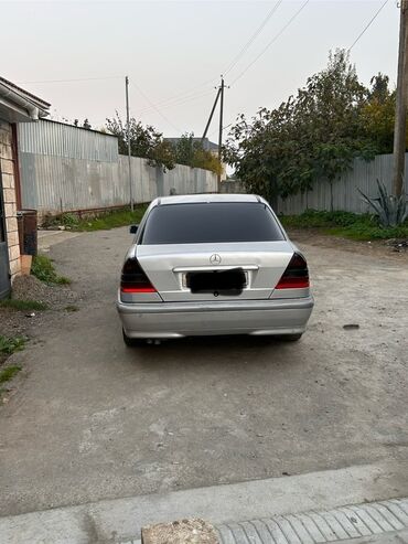 Mercedes-Benz: Mercedes-Benz C-Class: 1.8 l | Sedan — 12