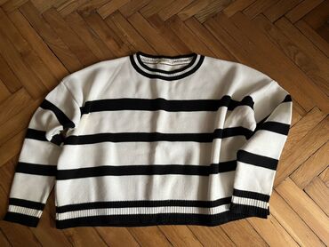 Sviterlər: Qara-ağ zolaqlı sviter
Türkiyəfən alınıb çox az geyinilib lalafo.az -da Sviterlər: Qara-ağ zolaqlı sviter
Türkiyəfən alınıb çox az geyinilib