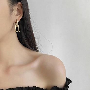 сепочки золотые: Серьги сөйкөлөр У в оригинальном геометрическом дизайне. Украшения — 4