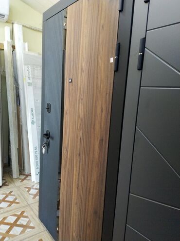 şef qapi: Qapı, evinizi qorumaq üçün davamlı və etibarlı bir seçimdir. Bu qapı