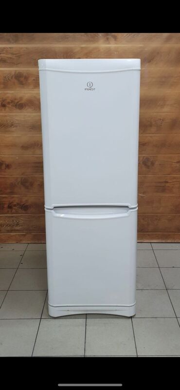 Холодильники: Б/у Двухкамерный цвет - Белый холодильник Indesit