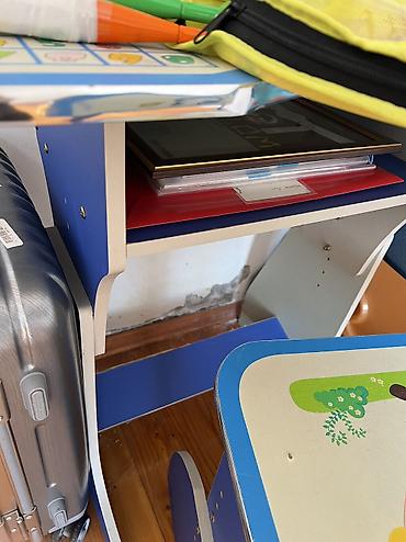 işlenmiş mebeller satilir: Oğlan və qız üçün, İşlənmiş, Siyirməsiz, Yazı masası, Stullar ilə — 3