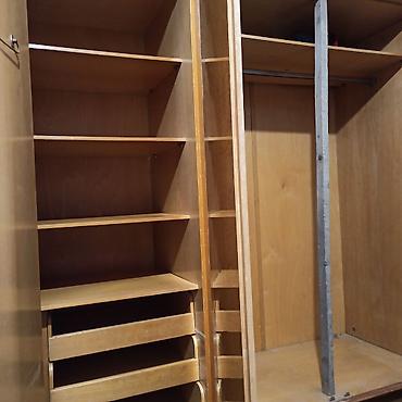 Шифоньеры, шкафы для одежды: Продается шкаф и столик с зеркалом. Состояние хорошее, все ящики и — 5