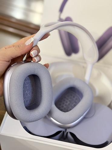 Masaüstü kompüterlər və komponentlər: Məhsul: Apple AirPods Max (bənövşəyi/gümüş tonları) Təsvir: - Yüksək — 2