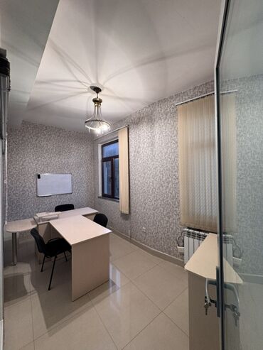 Ofislər: İcarəyə ofis otağı - İşə hazır, tam mebelli: 3 ədəd iş masası, 3 ədəd — 6