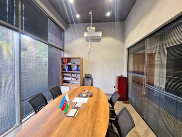 Anbar və emalatxanalar: Nəsimi rayonu, 1-ci mkrn “20 Yanvar” metrosunun yaxınlığında 4 otaqlı — 6