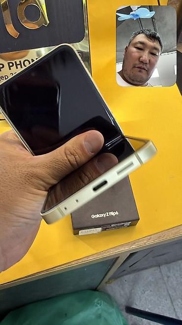 Samsung: Samsung Galaxy Z Flip6, Б/у, 256 ГБ, 1 SIM, eSIM — 16