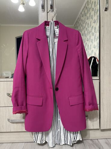 розовый пиджак: Пиджак в красивом цвете фуксия, хорошо сидит, не короткое, 1 раз